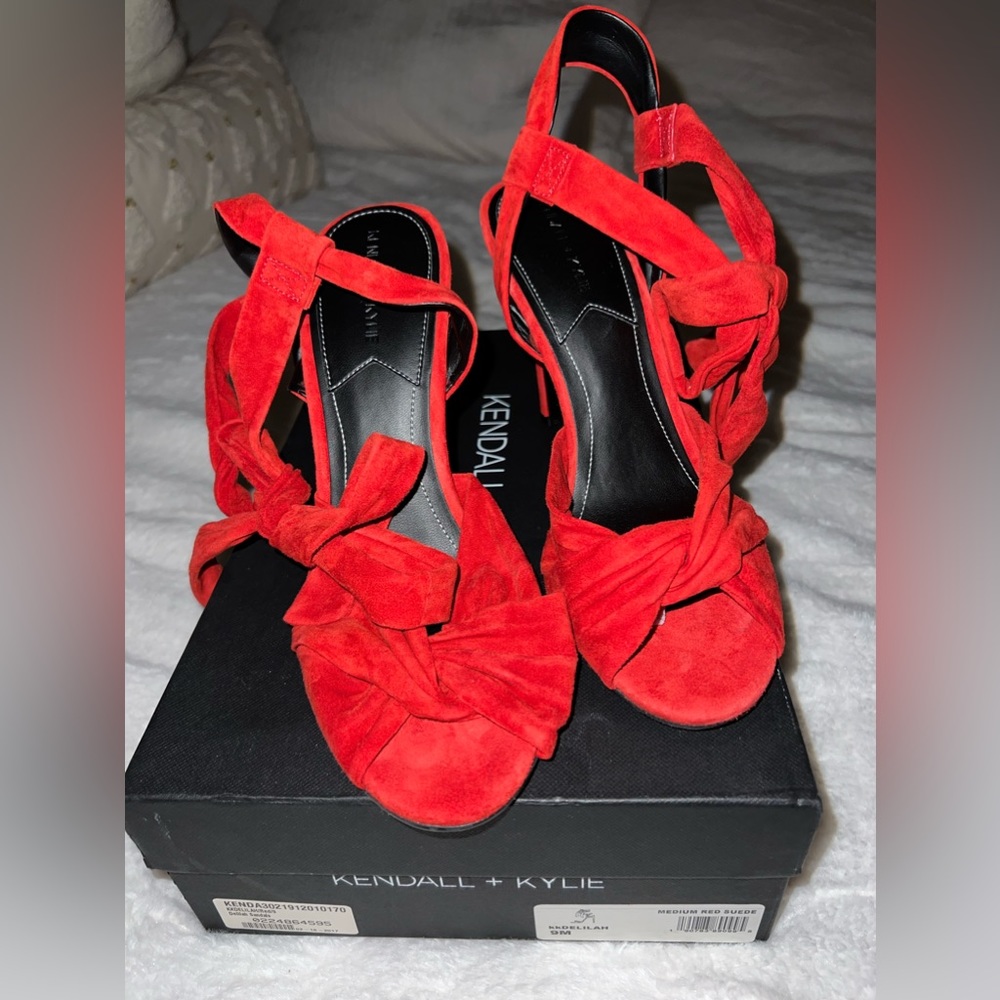Kendall & Kylie Delilah sandal red size 9 BNIB